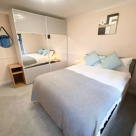 Comfy 4 Bedroom House * Leeds (West Yorkshire)