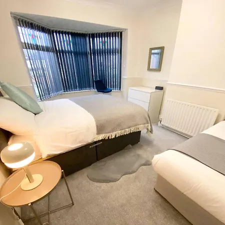 Lejlighed Comfy 4 Bedroom House *