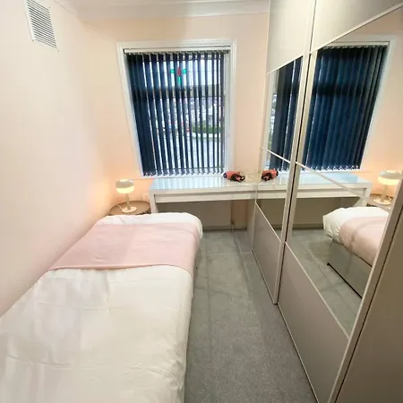 公寓 Comfy 4 Bedroom House