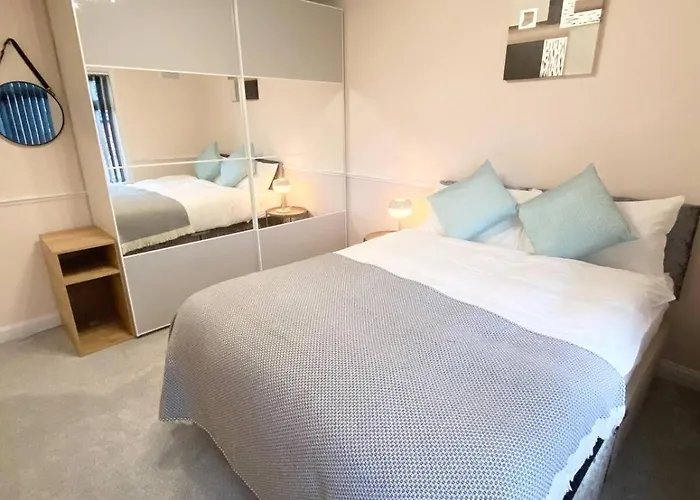 Comfy 4 Bedroom House * לידס