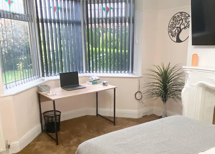 Apartment Comfy 4 Bedroom House